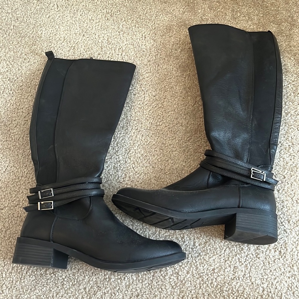 Black “White Mountain” boots